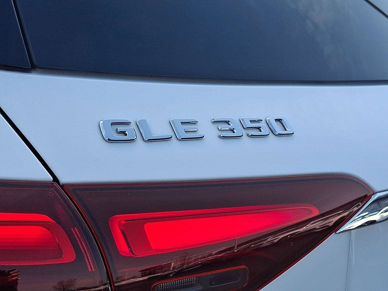 Used 2024 Mercedes-Benz GLE 350 4MATIC image 32