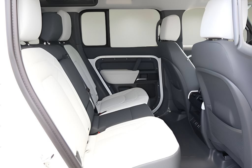 New 2026 Land Rover Defender 110 X-Dynamic SE AWD/4WD image 16