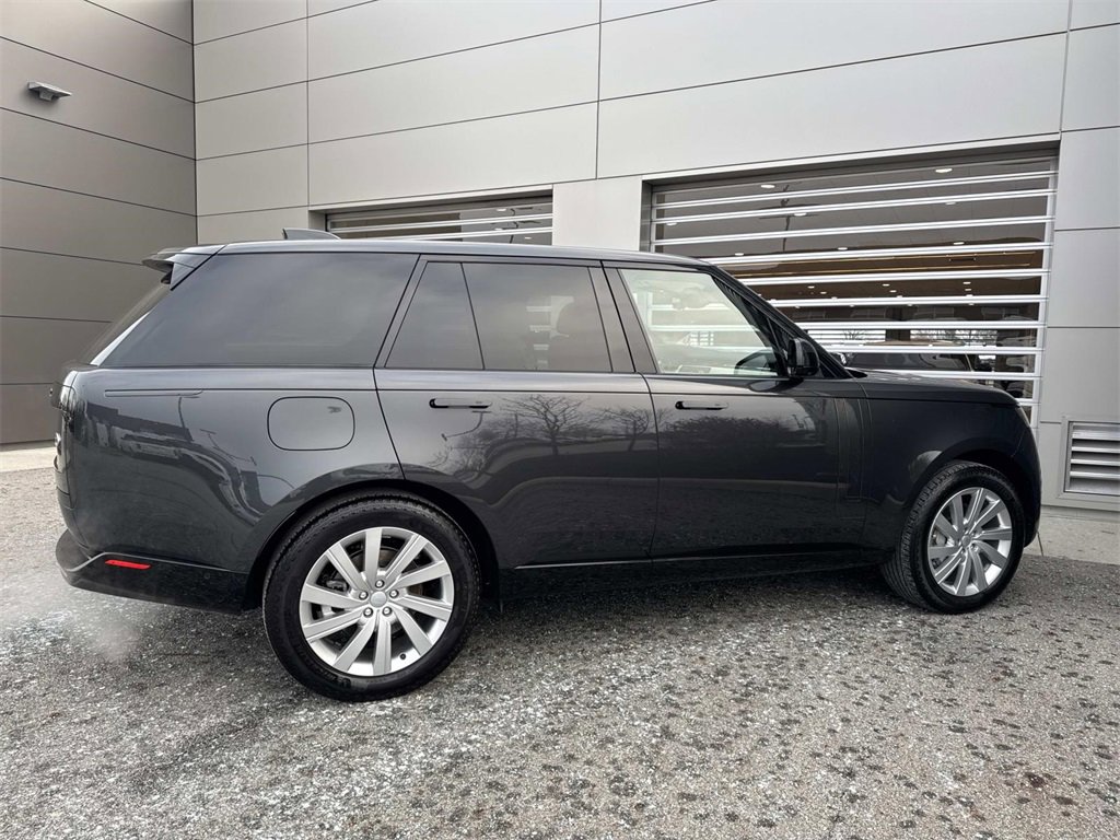 Used 2023 Land Rover Range Rover SE image 8