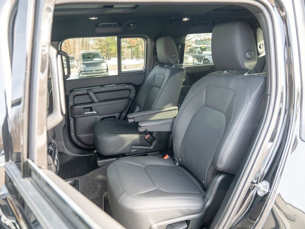New 2026 Land Rover Defender 130 X-Dynamic SE image 22