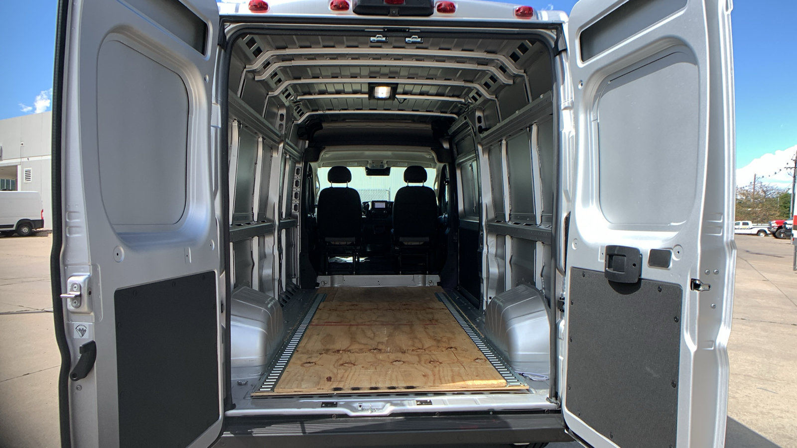 Used 2024 RAM ProMaster 2500 w/ Convenience Group FWD image 17
