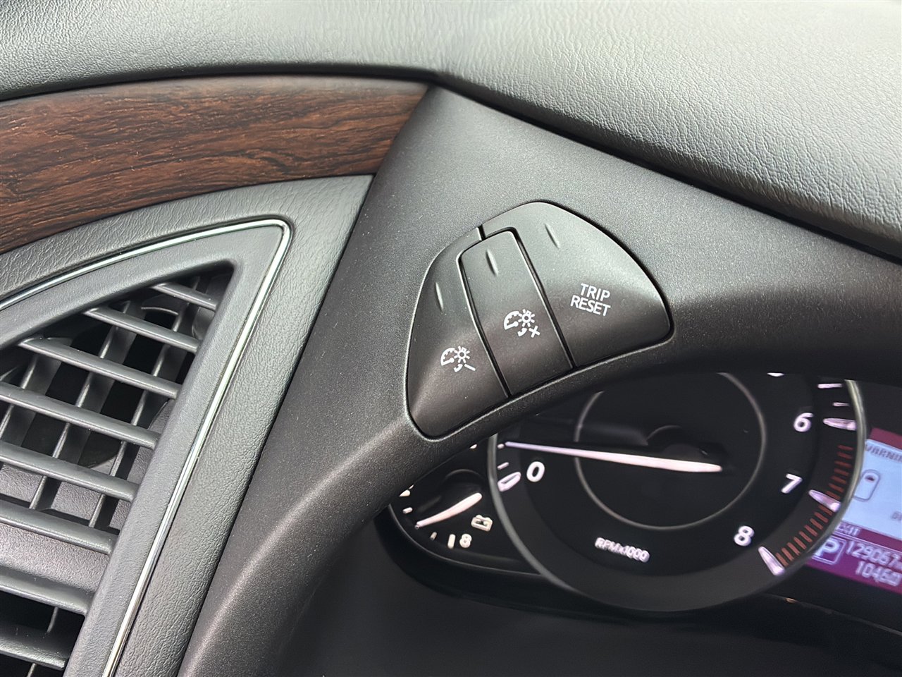 Used 2020 Nissan Armada Platinum w/ Platinum Reserve Package image 28