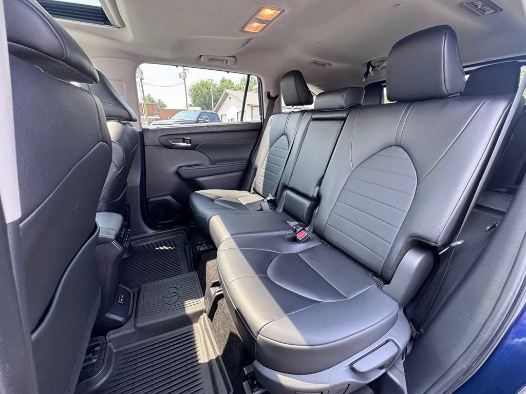 Used 2024 Toyota Highlander XLE AWD/4WD image 18
