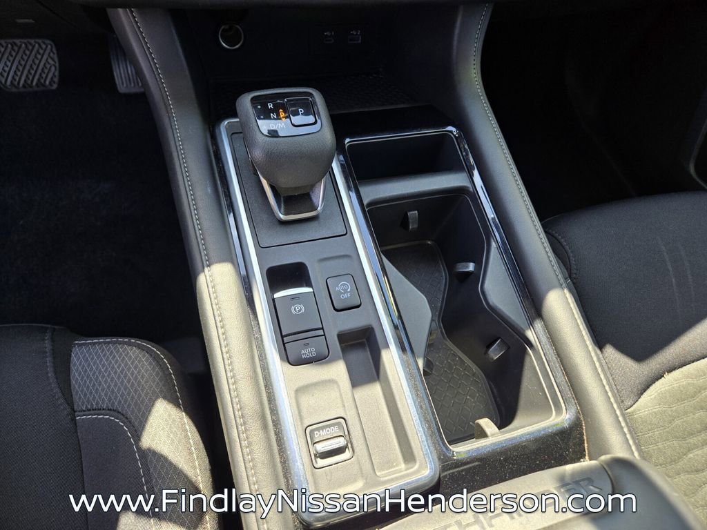 Used 2025 Nissan Pathfinder SV image 30
