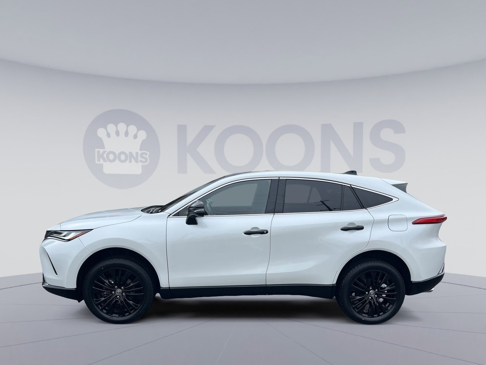 Used 2023 Toyota Venza Nightshade image 2