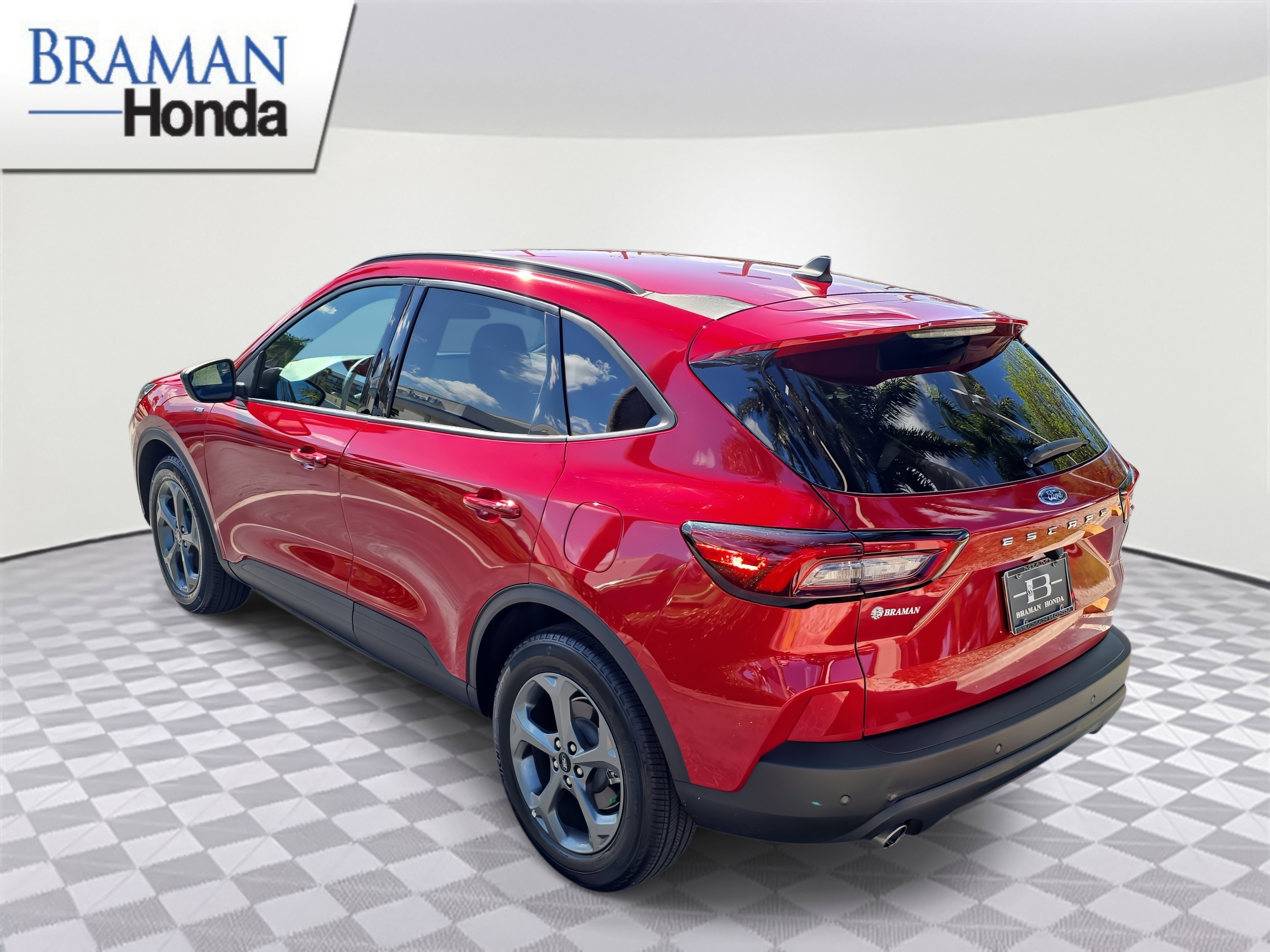 Used 2025 Ford Escape ST-Line w/ Tech Pack #1 image 3