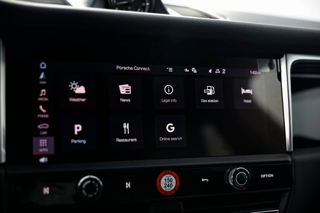 Certified 2025 Porsche Macan image 38