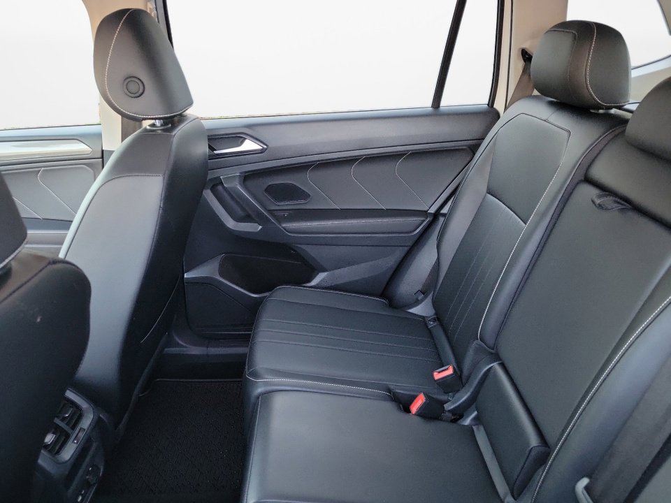 Certified 2022 Volkswagen Tiguan SE image 15