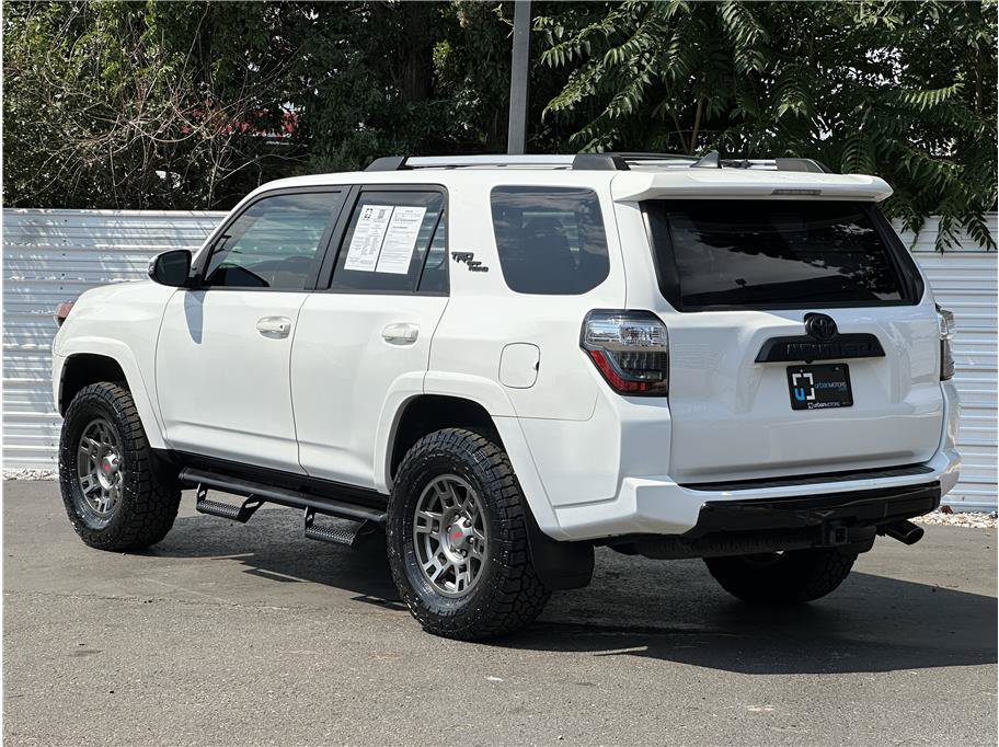 Used 2018 Toyota 4Runner TRD Off-Road Premium w/ TRD Performance Package AWD/4WD image 12