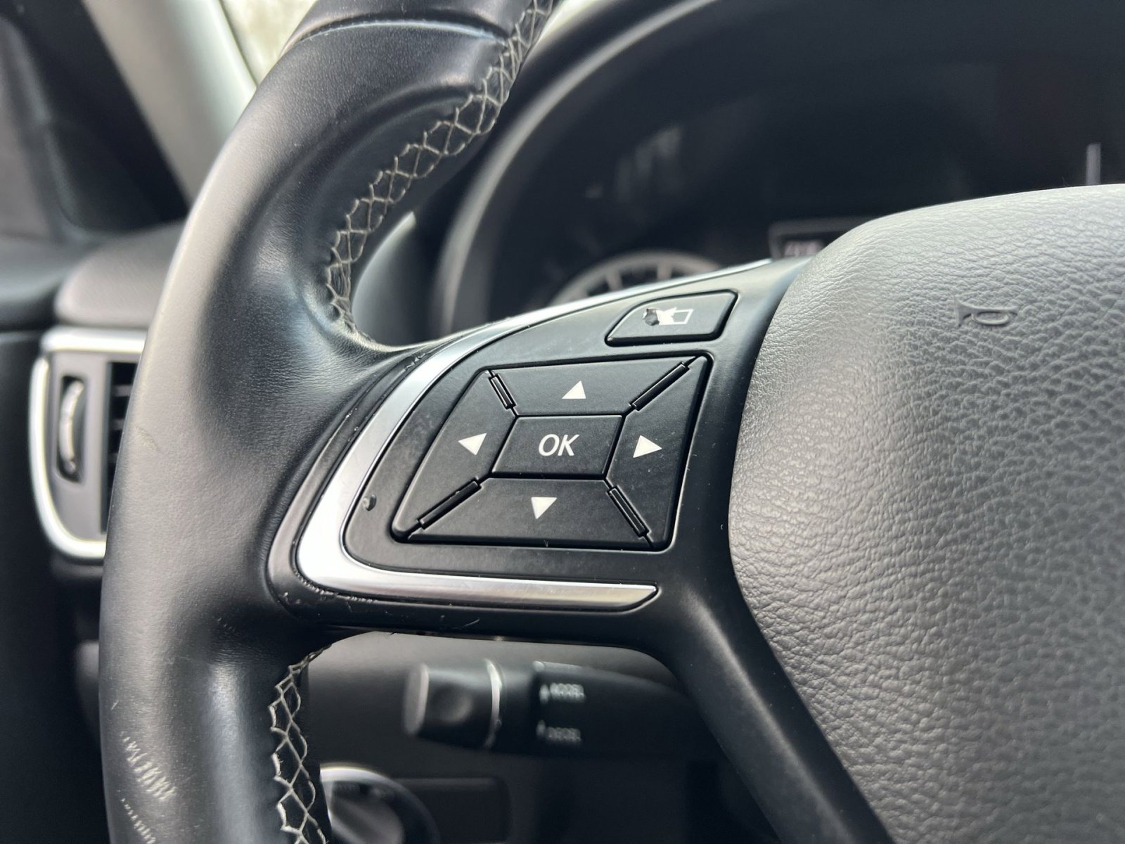 Used 2017 INFINITI QX30 AWD image 28