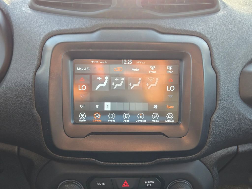 Used 2018 Jeep Renegade Latitude AWD/4WD image 22
