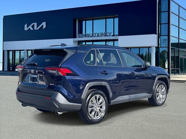 Used 2021 Toyota RAV4 XLE Premium image 11