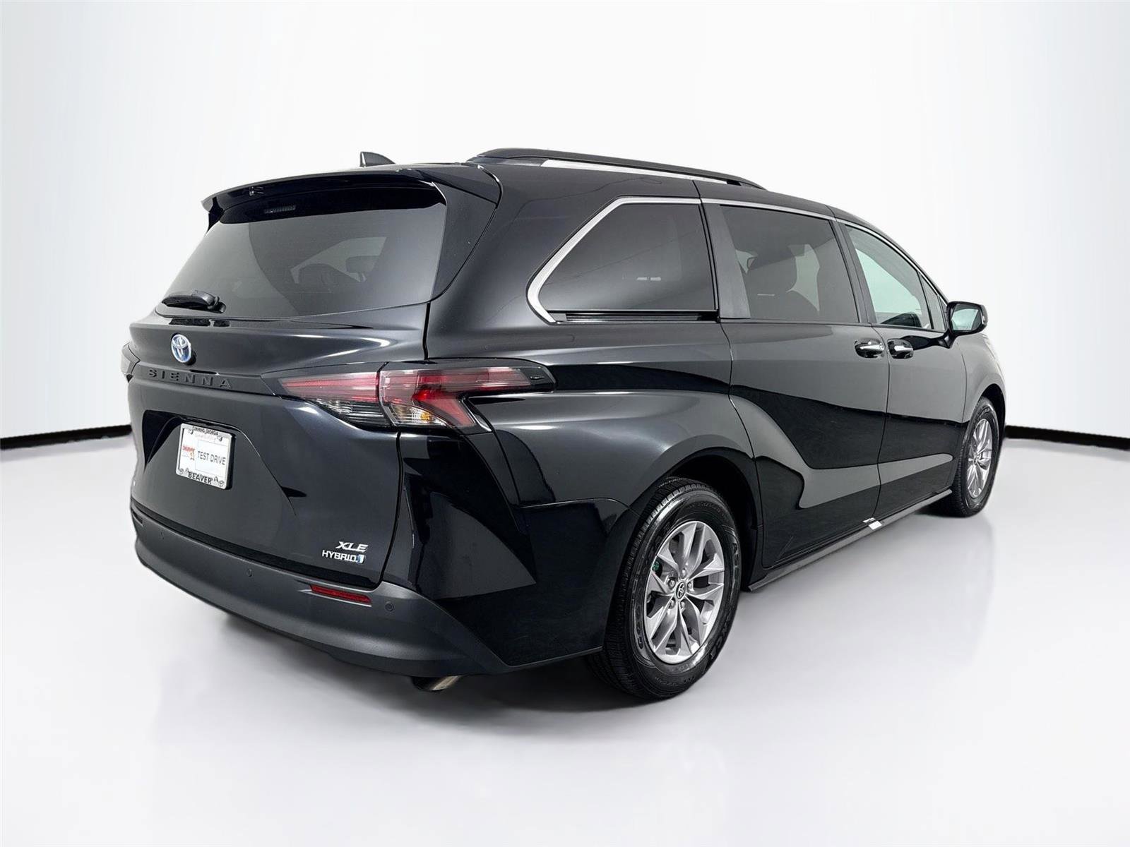 Certified 2024 Toyota Sienna XLE FWD image 2