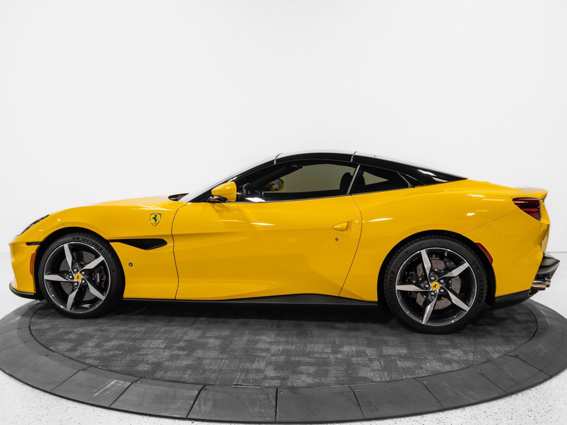 Used 2023 Ferrari Portofino M RWD image 15