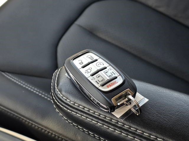 Certified 2022 Chrysler Pacifica Touring-L FWD image 35