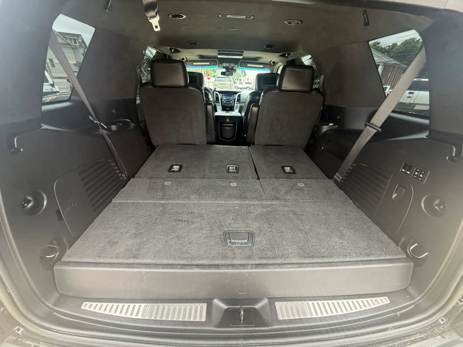 Used 2019 Cadillac Escalade Platinum AWD/4WD image 12