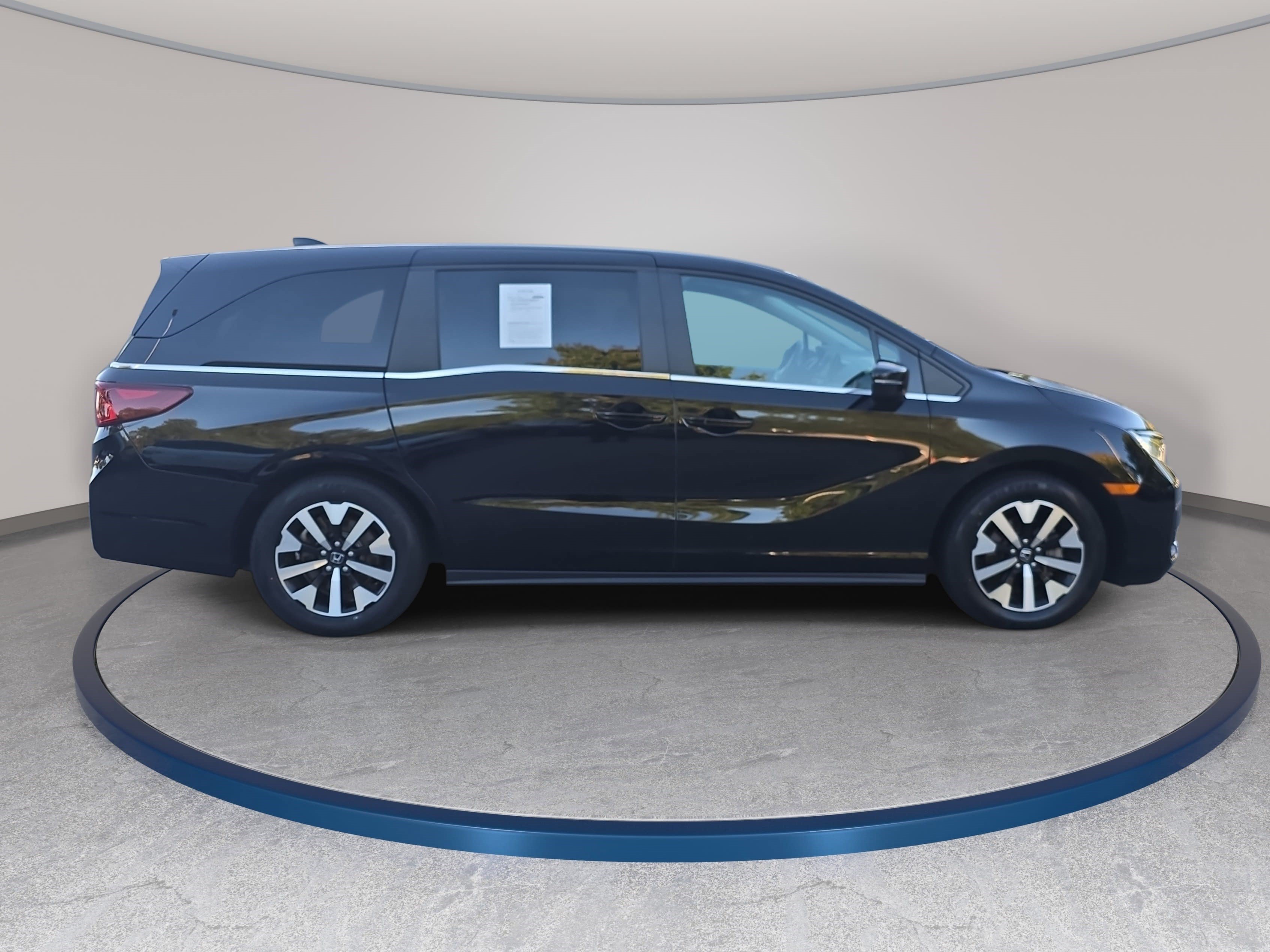 Used 2025 Honda Odyssey EX-L image 4