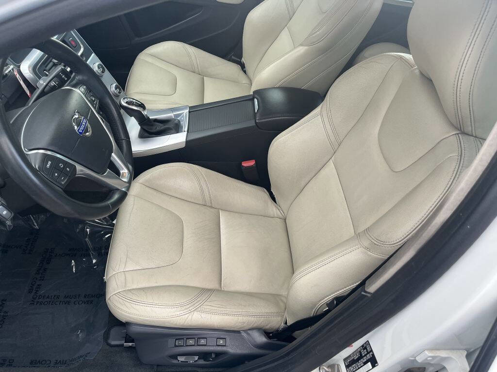 Used 2017 Volvo S60 T5 Dynamic FWD image 11