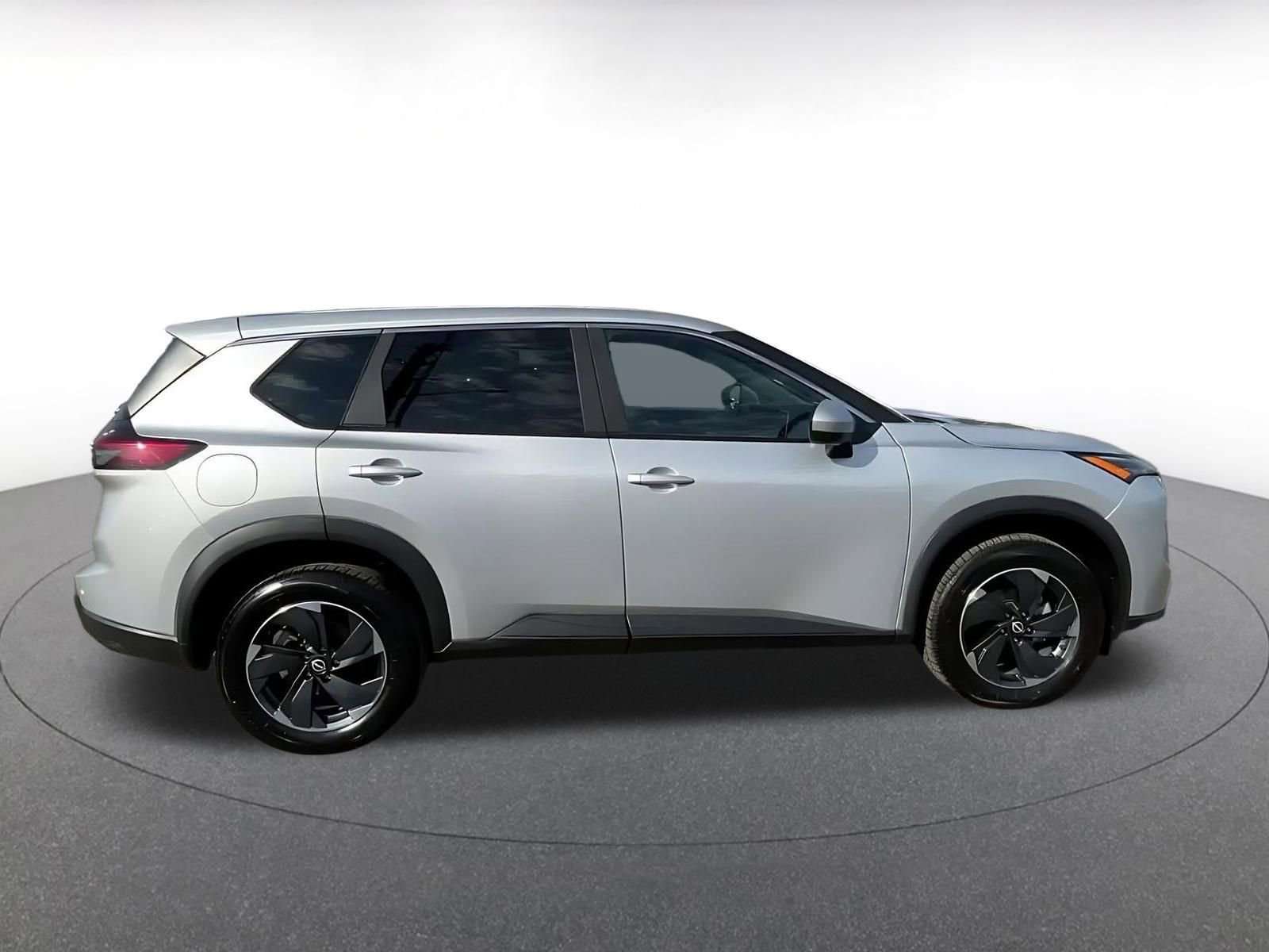 Used 2025 Nissan Rogue SV image 16