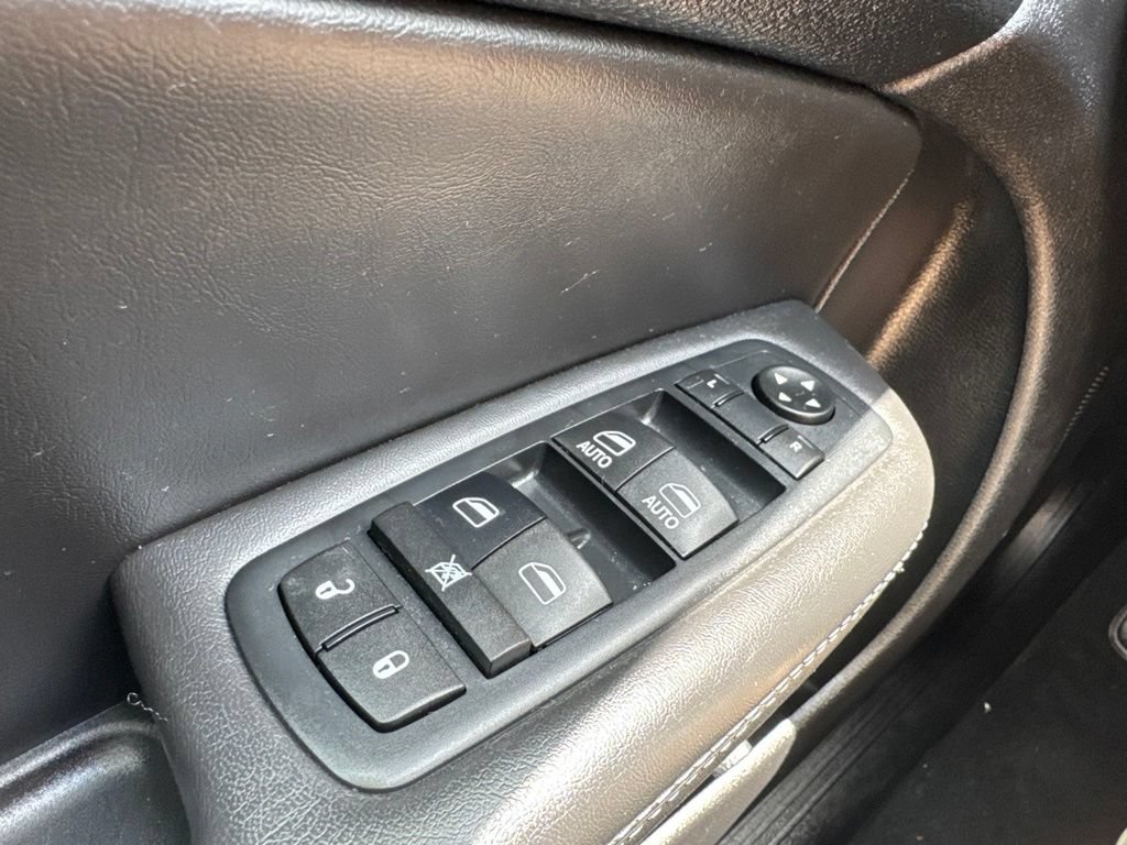Used 2016 Chrysler 200 S w/ Comfort Group FWD image 8