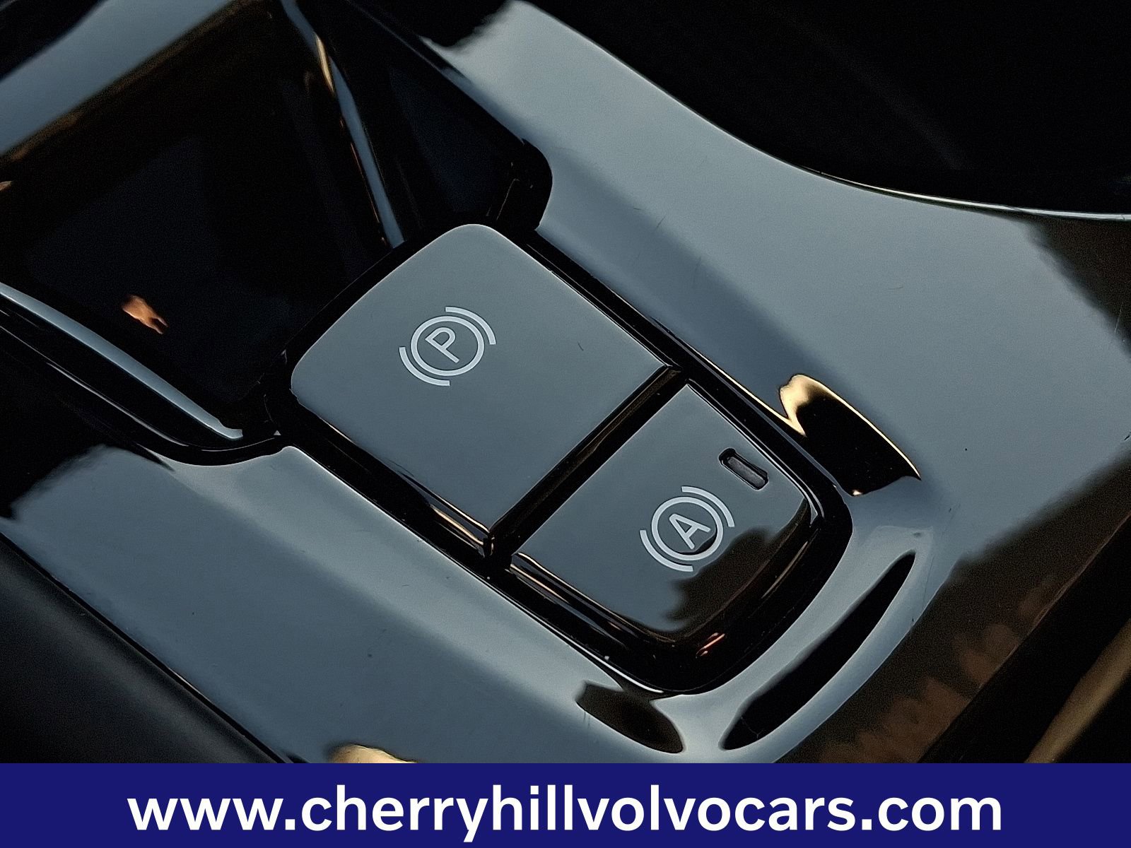 Certified 2025 Volvo XC40 B5 Plus image 27