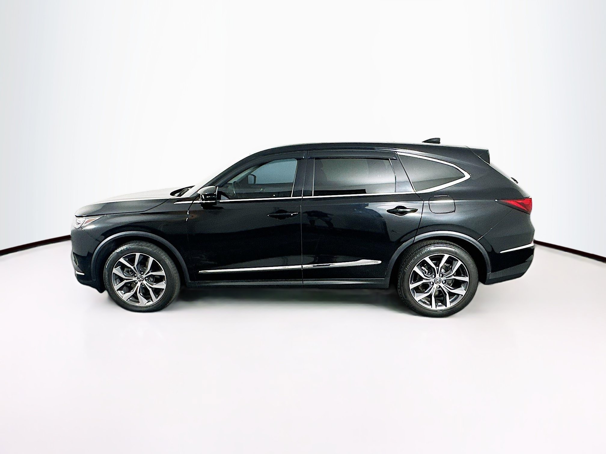 Used 2023 Acura MDX SH-AWD w/ Technology Package image 4