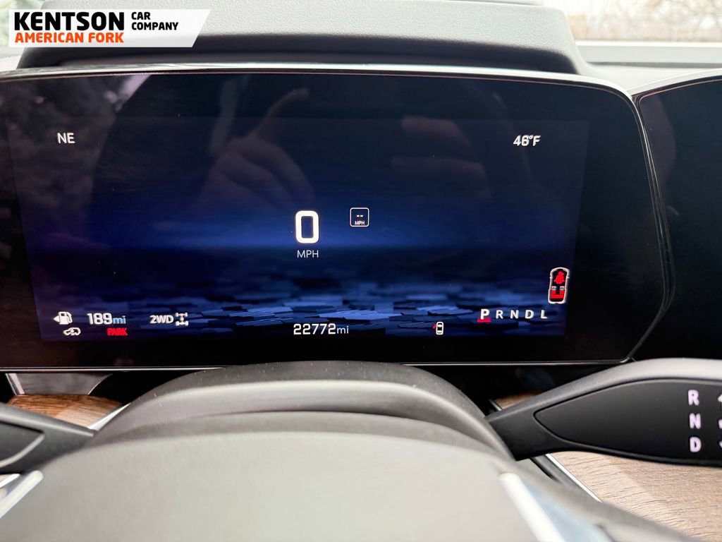 Used 2025 Chevrolet Suburban High Country image 16