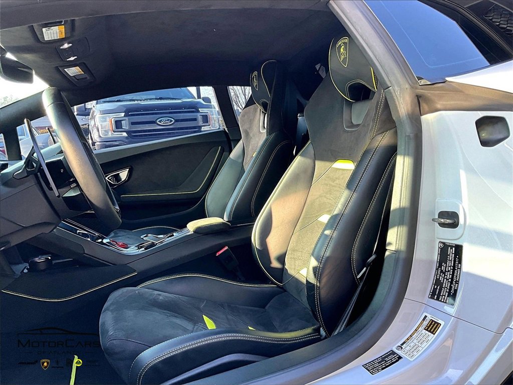 Used 2021 Lamborghini Huracan EVO image 19