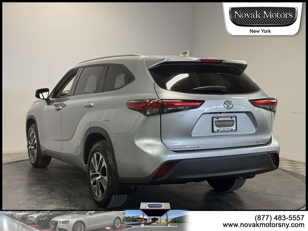 Used 2022 Toyota Highlander XLE image 5