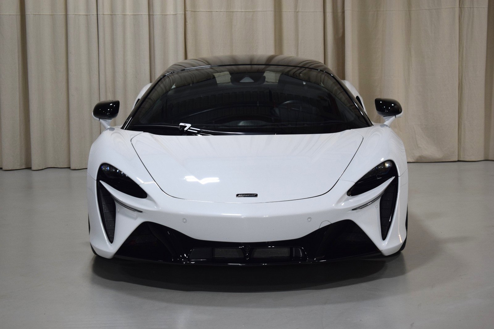 Used 2023 McLaren Artura image 8
