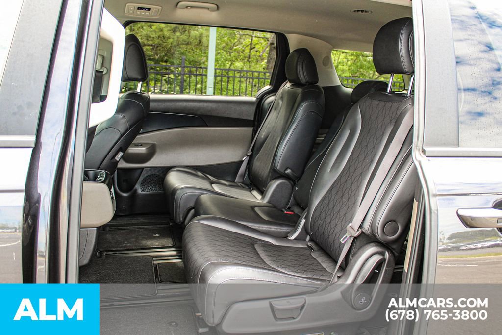 Used 2025 Kia Carnival FWD image 18