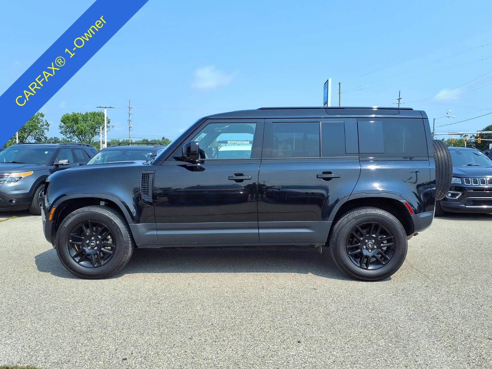 Used 2025 Land Rover Defender 110 S AWD/4WD image 8