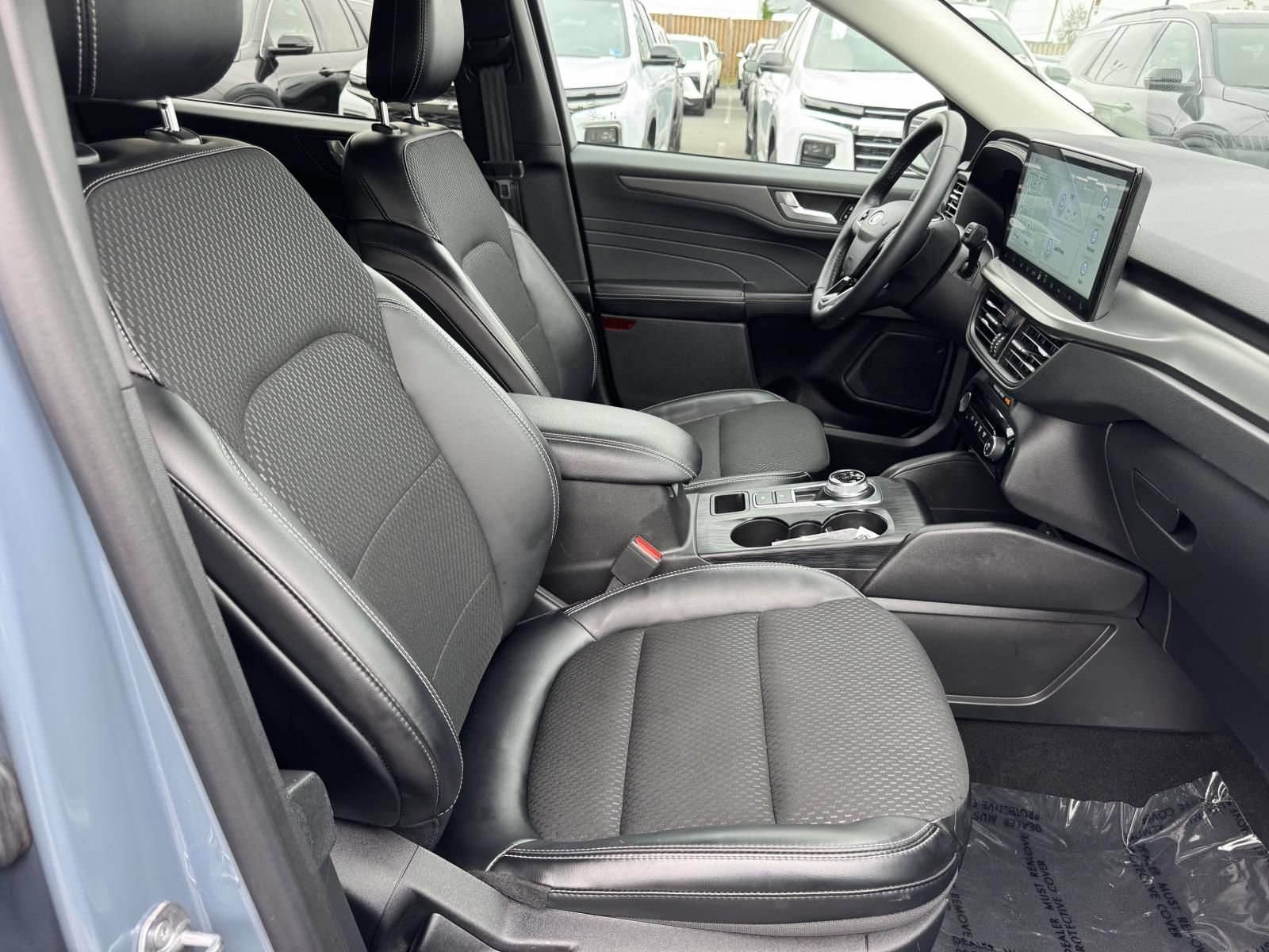 Used 2025 Ford Escape SE FWD image 25