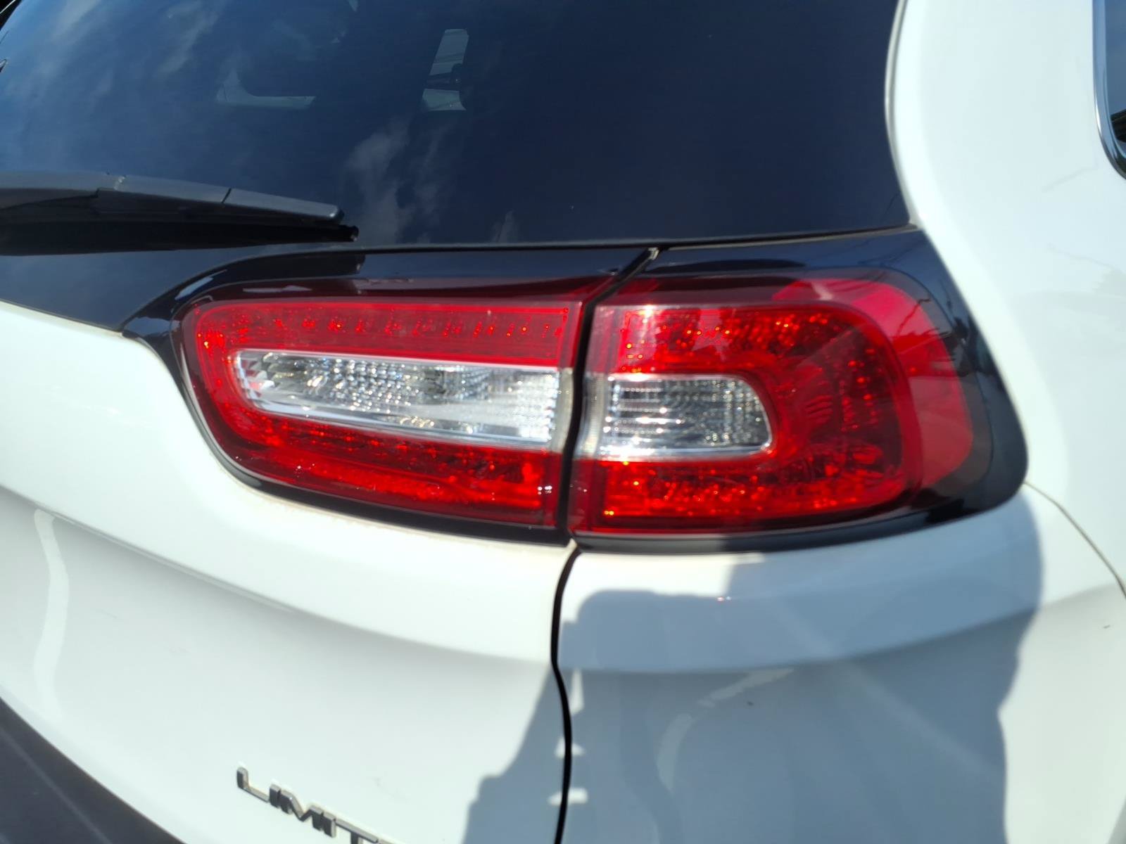 Used 2017 Jeep Cherokee Limited AWD/4WD image 14