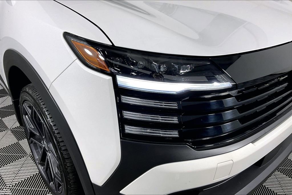 Certified 2025 Nissan Kicks SV image 38