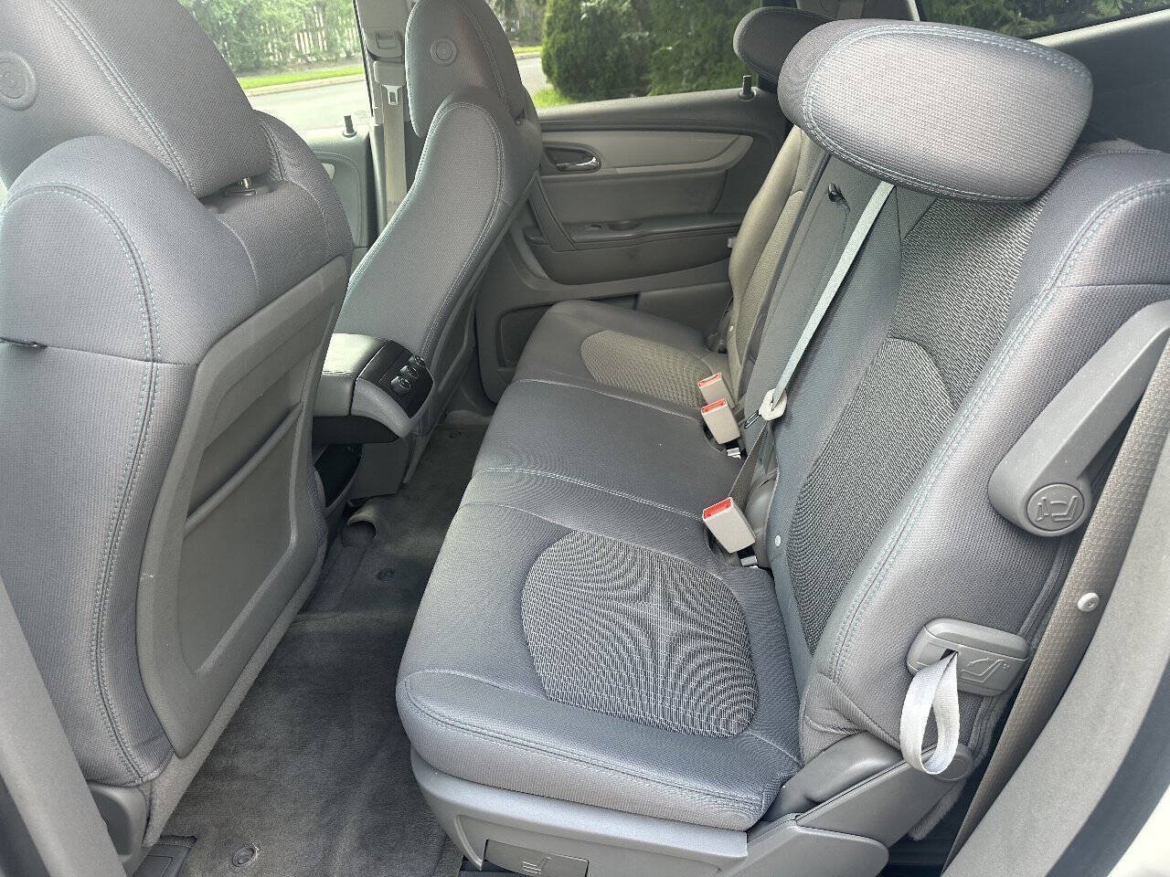 Used 2013 Chevrolet Traverse LS FWD image 11