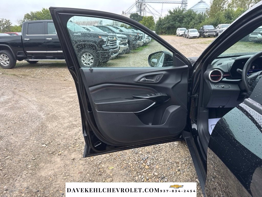 Used 2024 Chevrolet Trax RS w/ Sunroof Package FWD image 9