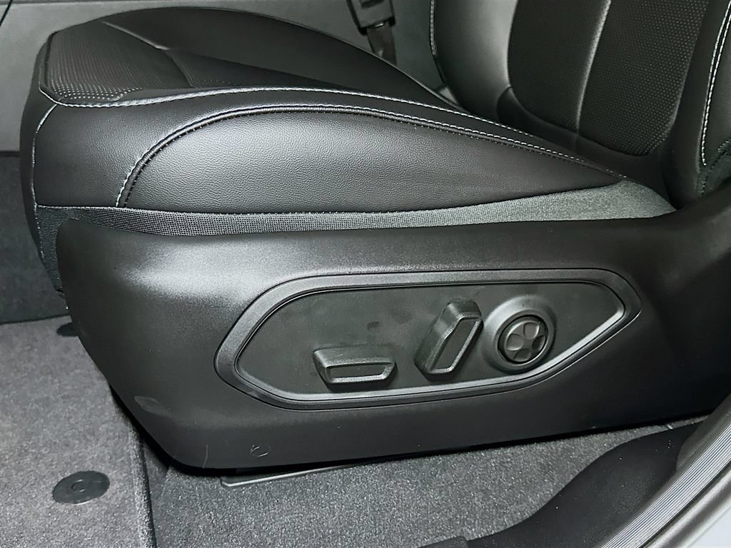 New 2025 Jeep Grand Cherokee Limited w/ Luxury Tech Group II AWD/4WD image 13