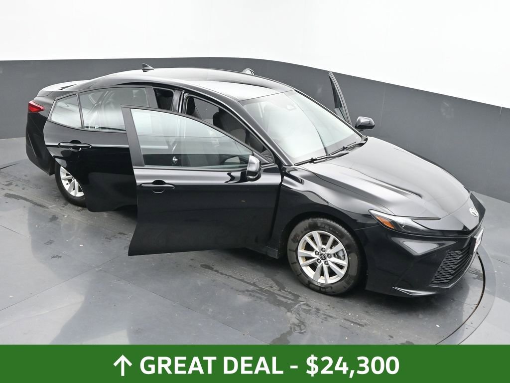 Used 2025 Toyota Camry LE image 59