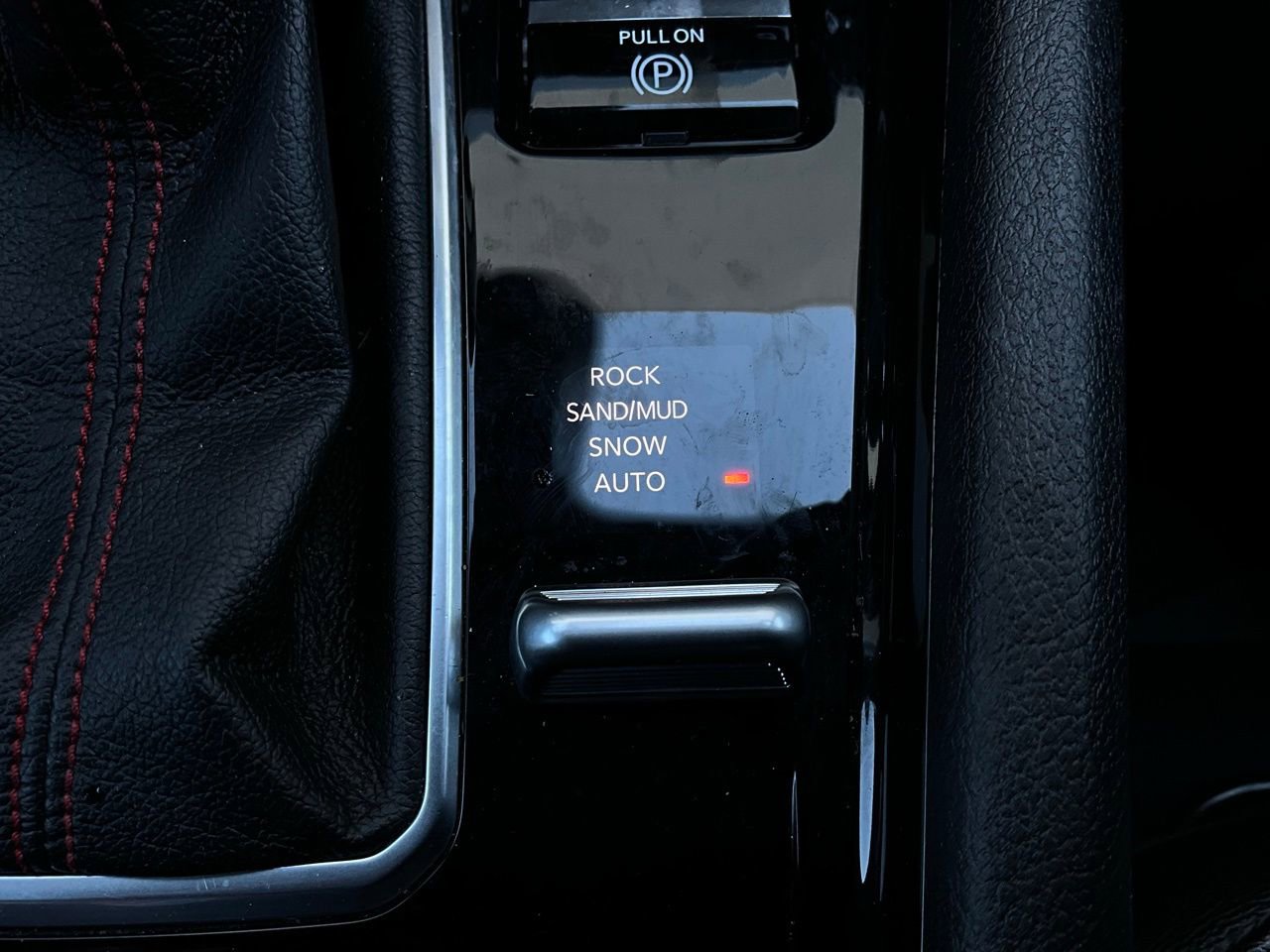 Used 2025 Jeep Compass Trailhawk image 23