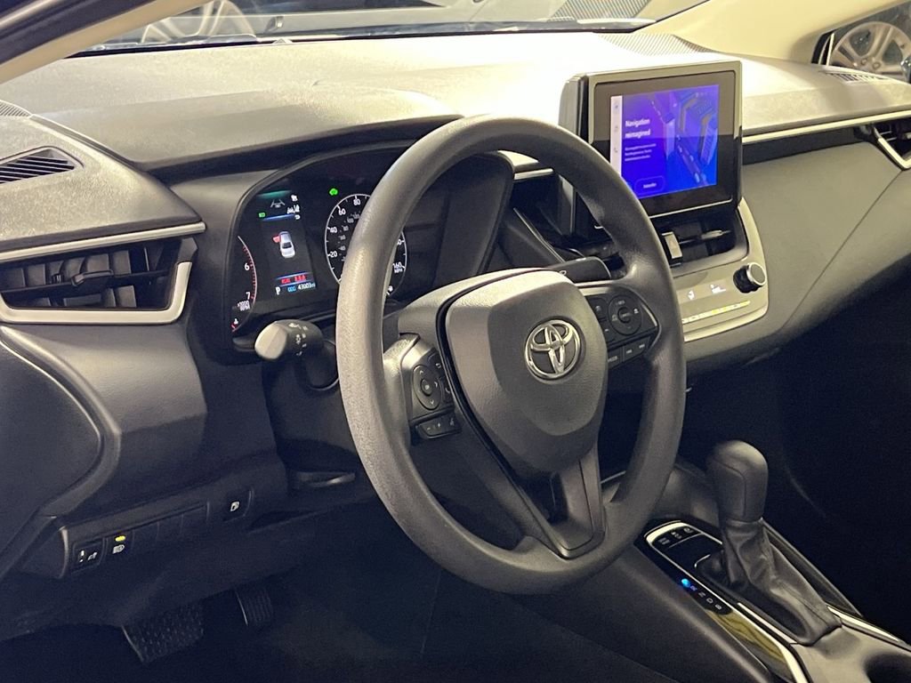 Used 2025 Toyota Corolla LE FWD image 14