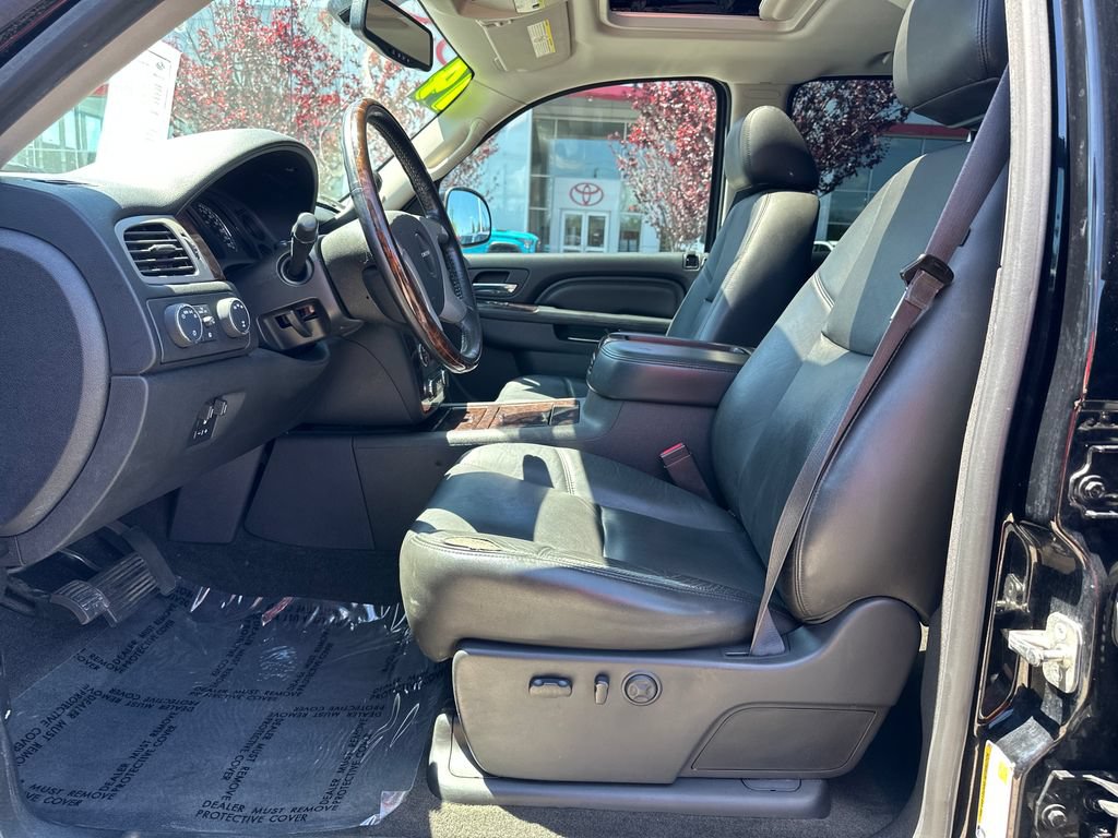Used 2014 GMC Sierra 2500 Denali w/ Suspension Package, Off-Road AWD/4WD image 12
