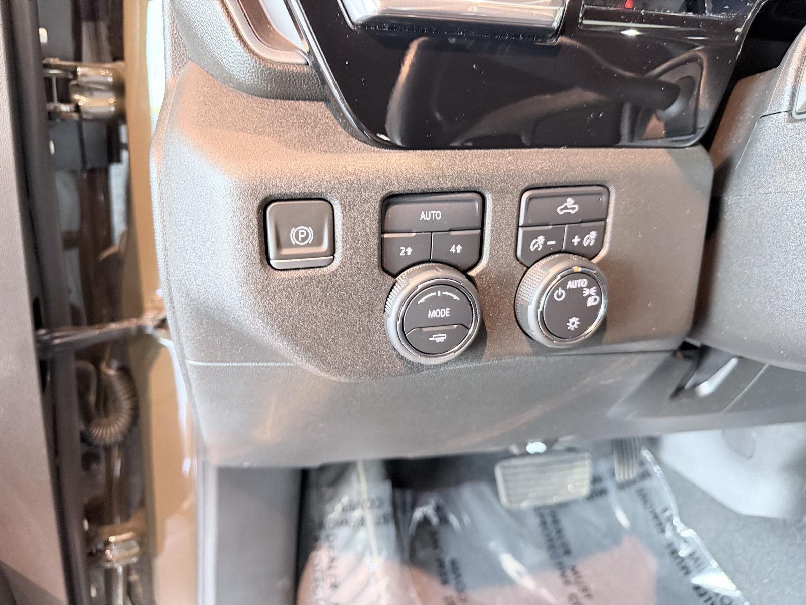 Used 2023 Chevrolet Silverado 1500 LT AWD/4WD image 38