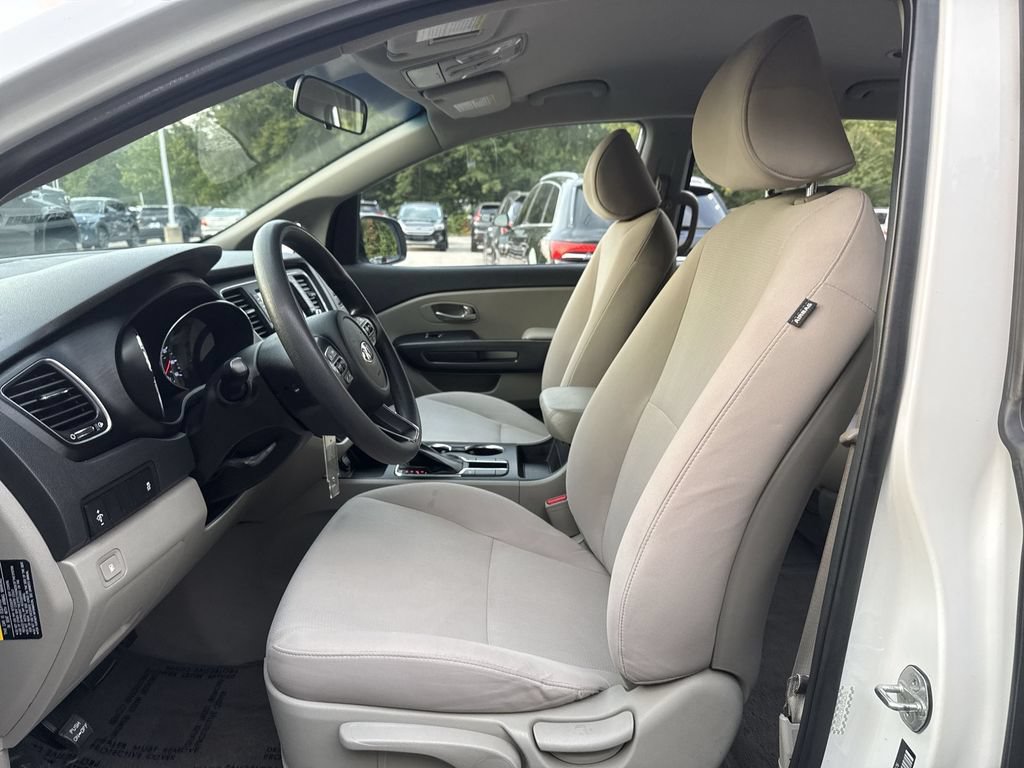 Used 2019 Kia Sedona L FWD image 13