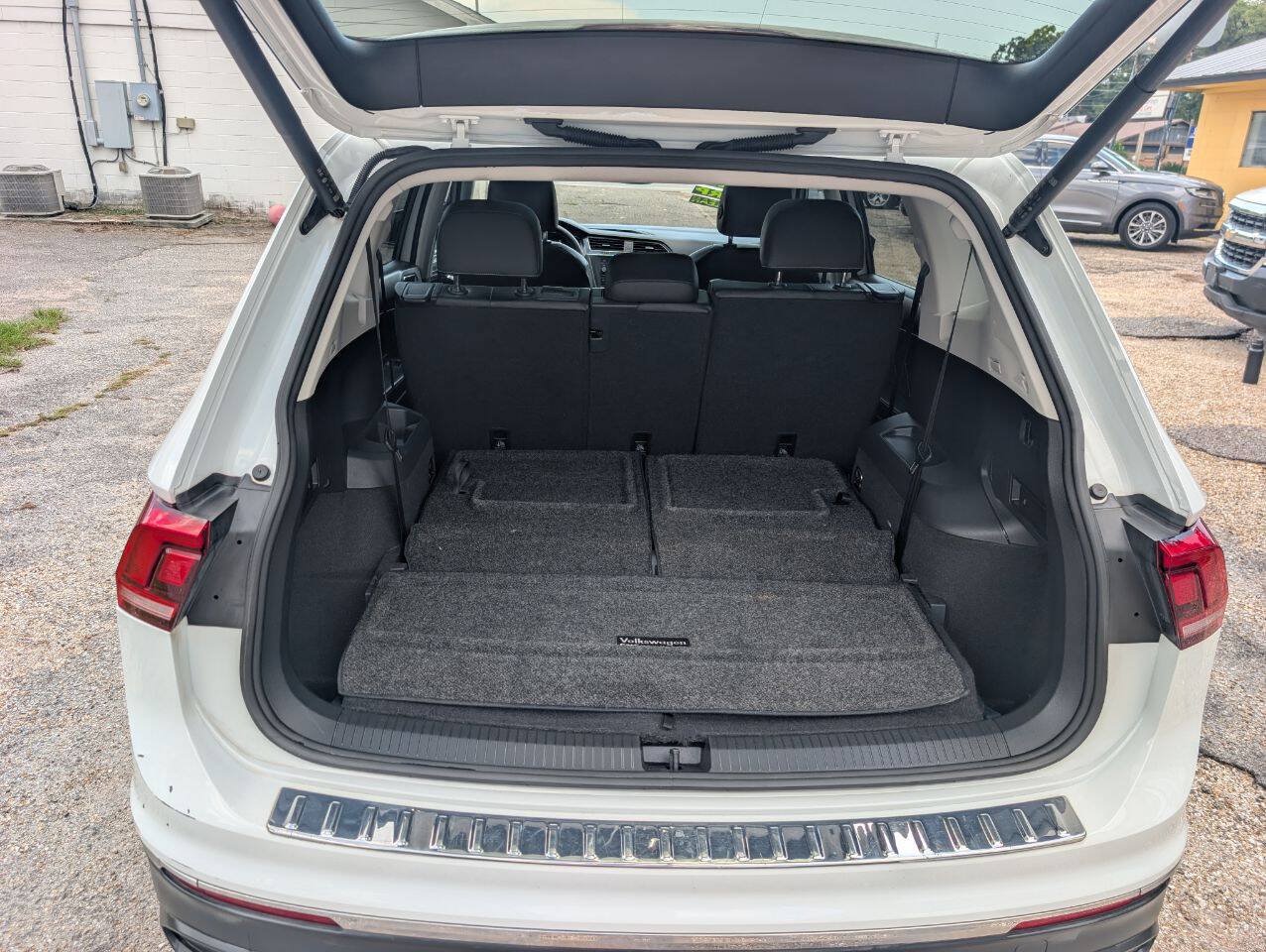 Used 2022 Volkswagen Tiguan SE FWD image 7