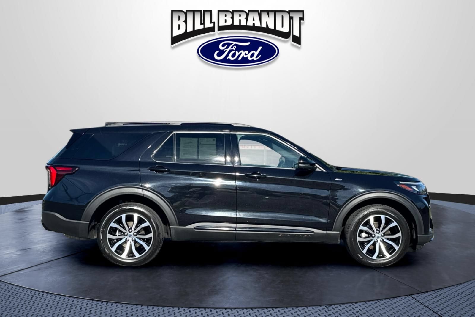 Certified 2025 Ford Explorer ST-Line AWD/4WD image 2
