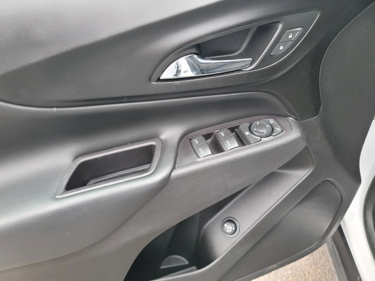 Used 2018 Chevrolet Equinox LT image 24