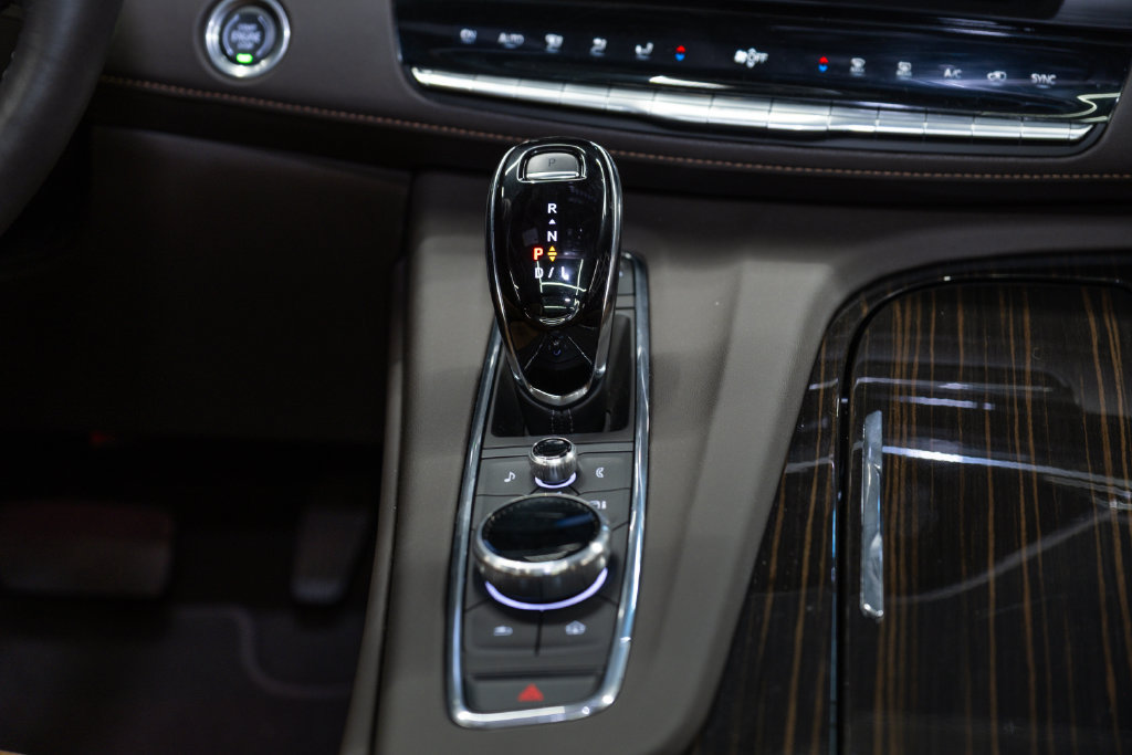 Used 2024 Cadillac Escalade Premium Luxury AWD/4WD image 65