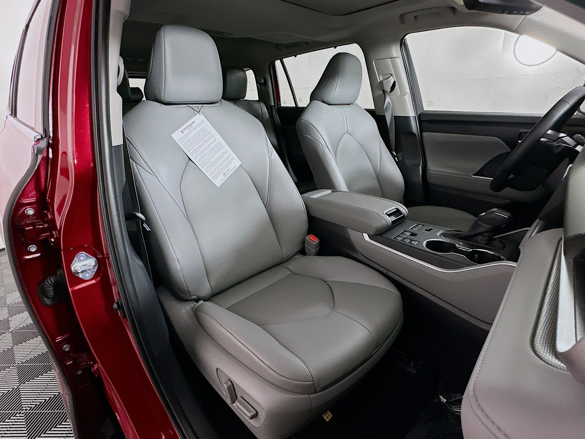 Used 2026 Toyota Highlander XLE image 28