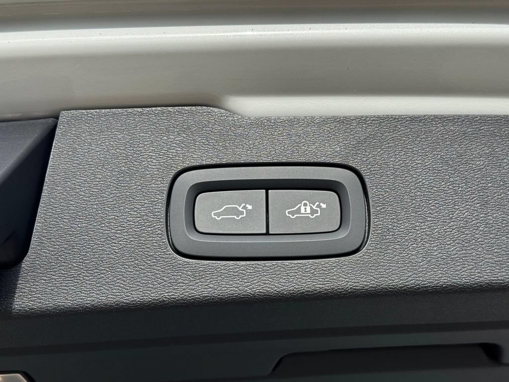 Certified 2025 Volvo V60 B5 Cross Country Ultra AWD/4WD image 6